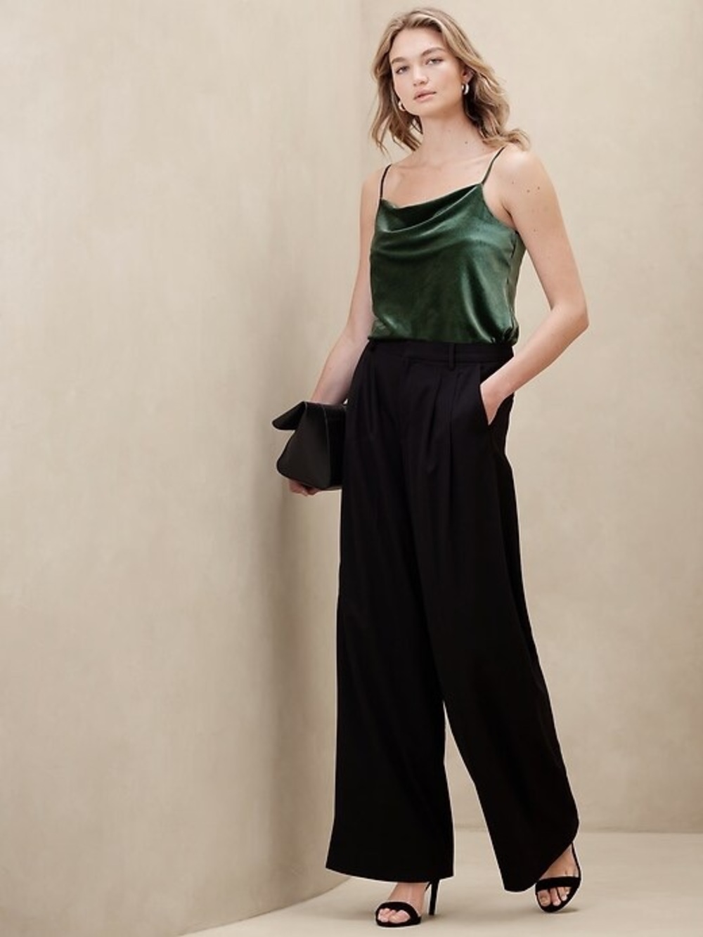 Banana Republic green velvet cowl cami w/ adjustable straps. Size L New w/tags!